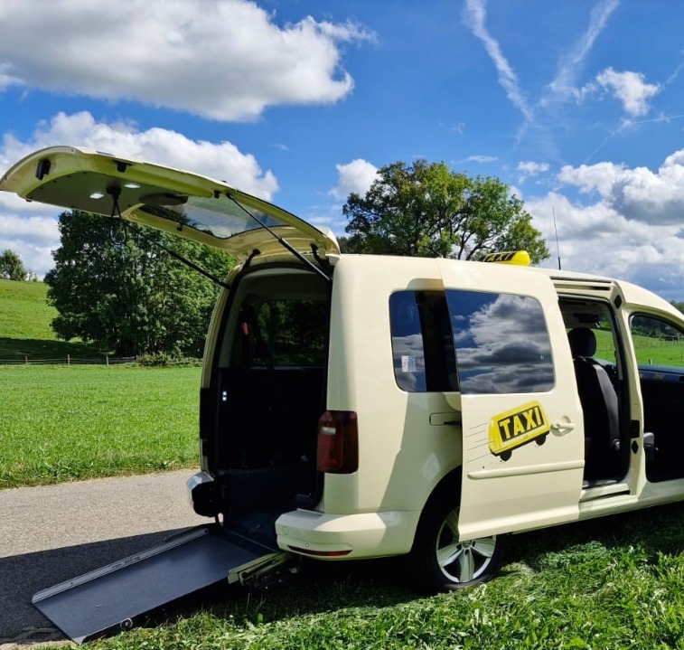 Großraumtaxi mit Platz für Gepäck und Dokumententransport